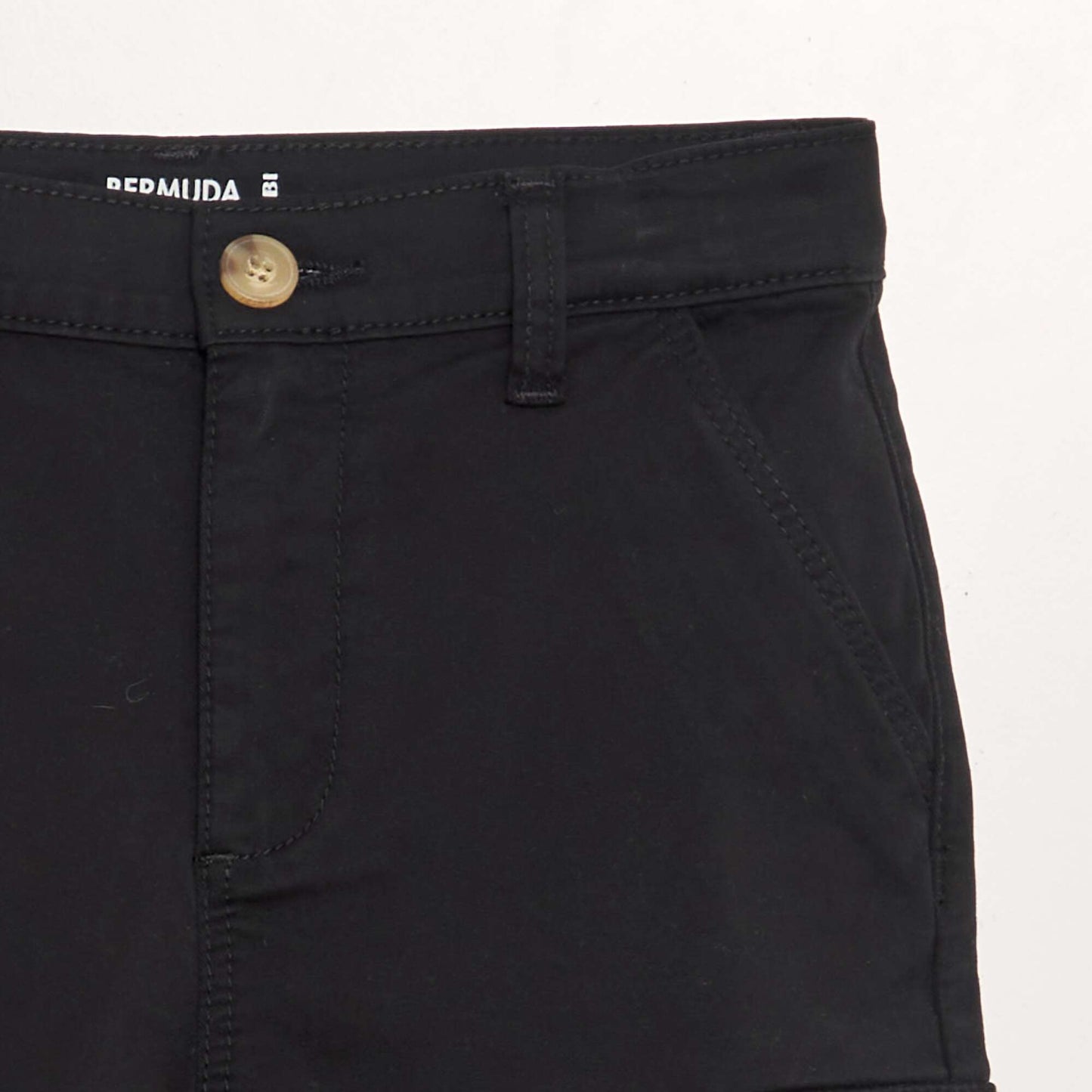 Bermudas rectas con cintura ajustable y bolsillos negro