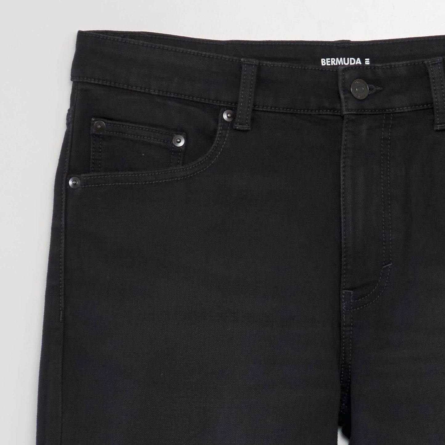 Bermudas slim vaqueras con 5 bolsillos NEGRO