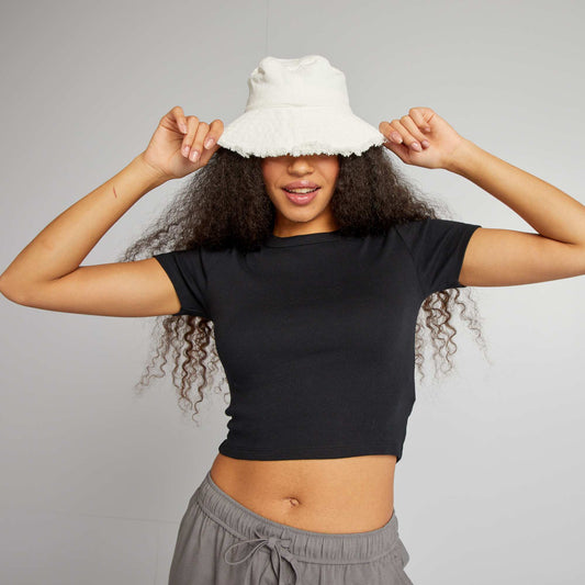 Camiseta cropped de manga corta negro