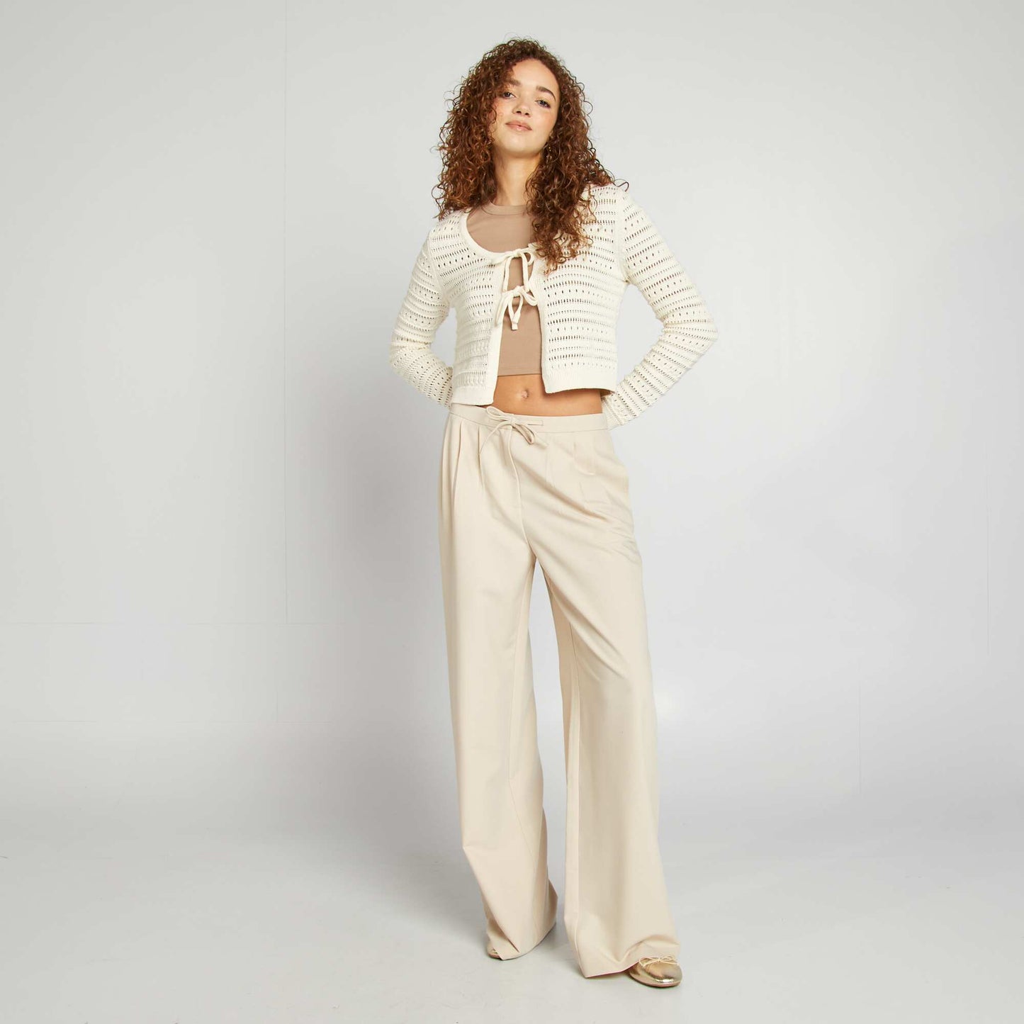 Camiseta cropped de manga corta BEIGE