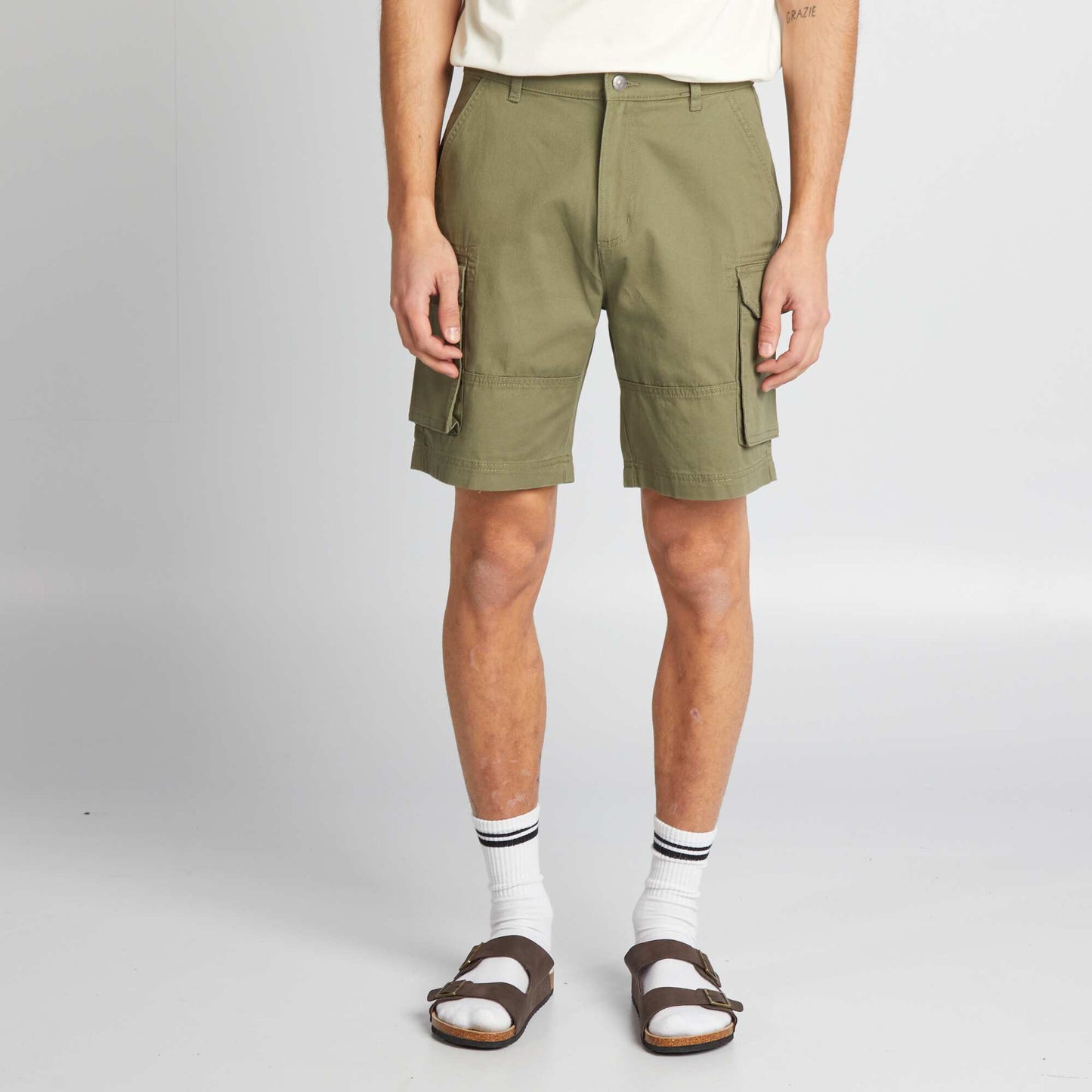 Short chino con bolsillos en los laterales VERDE