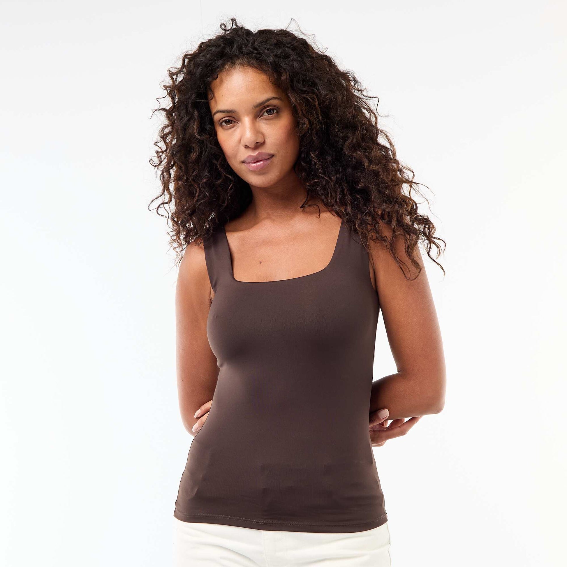Camiseta de tirantes anchos cuello cuadrado MARRON