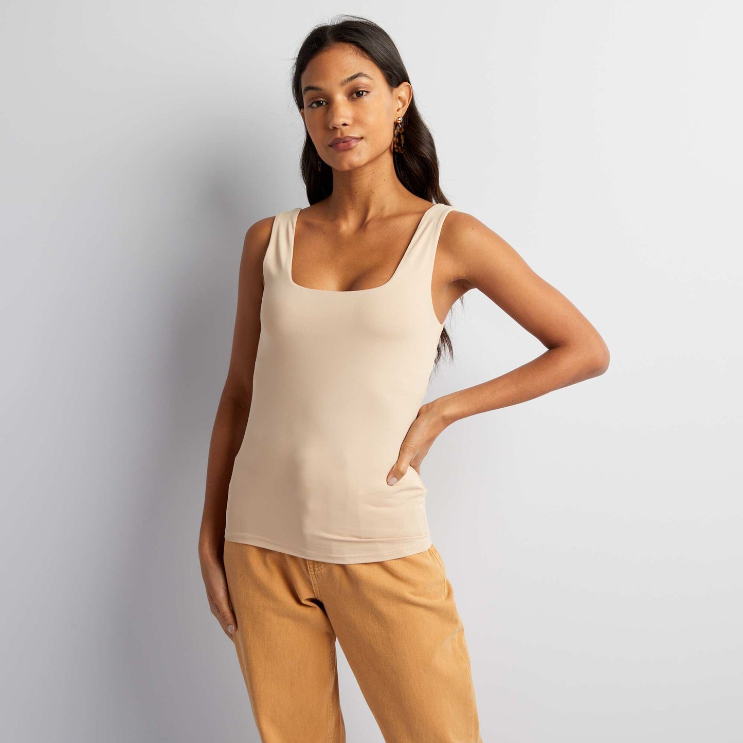 Camiseta elástica de cuello cuadrado BEIGE