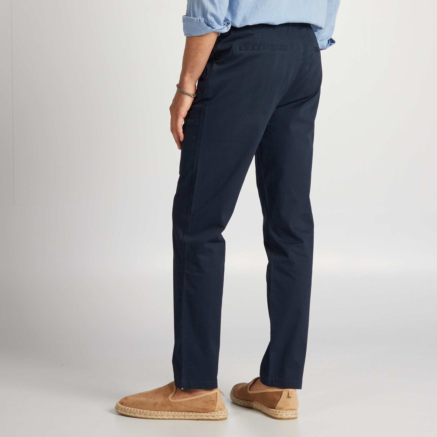 Pantalón chino con cintura elástica AZUL