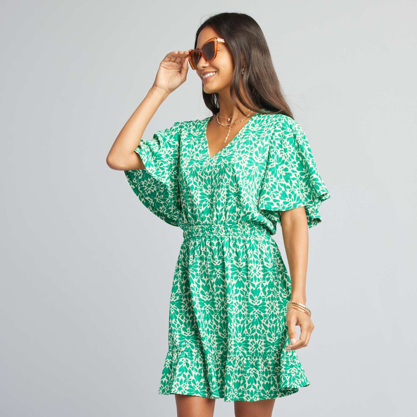 Vestido corto estampado con volantes VERDE