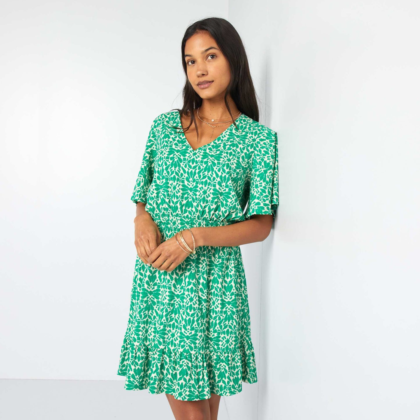 Vestido corto estampado con volantes VERDE