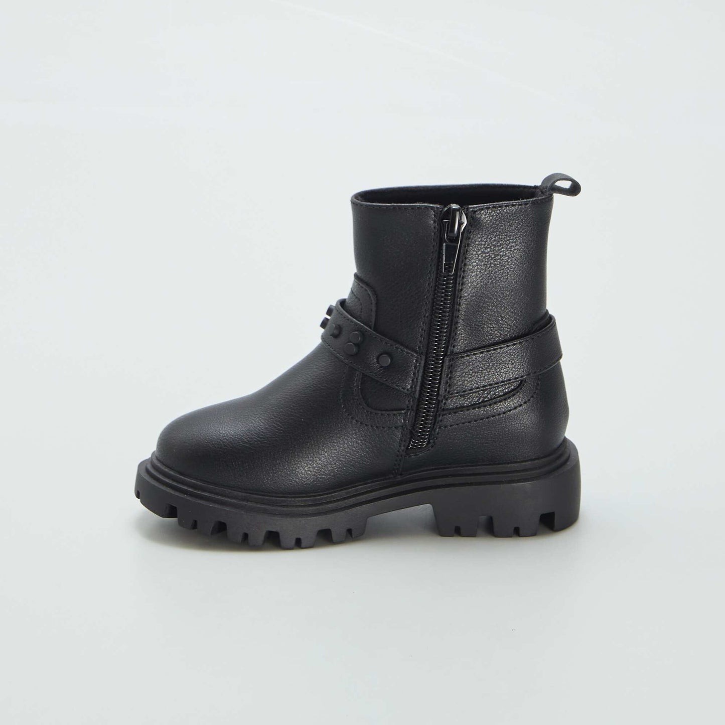 Botas con tachuelas de estilo roquero negro