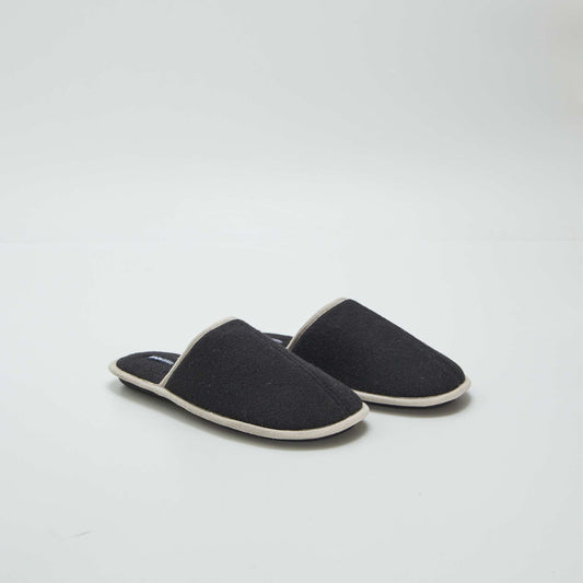 Pantufla negra