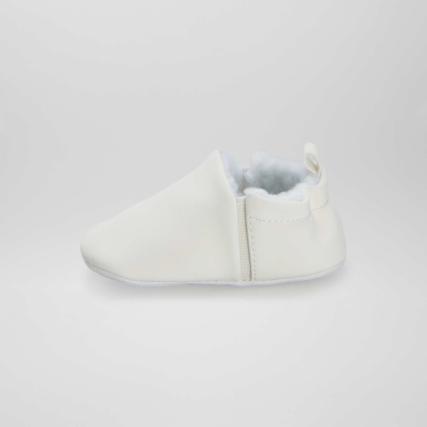 Zapatillas de casa de antelina con pelo blanco