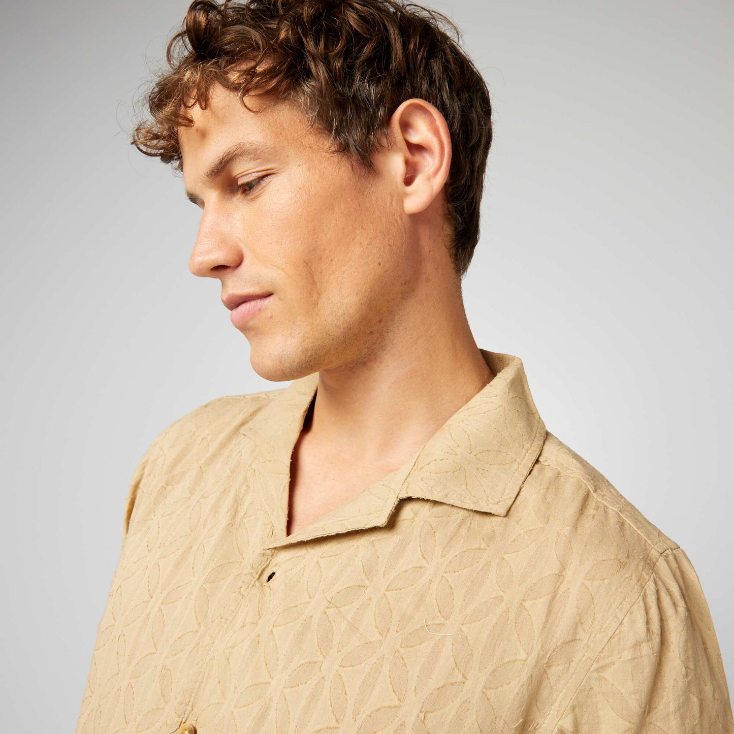 Camisa de manga corta con efecto jacquard BEIGE