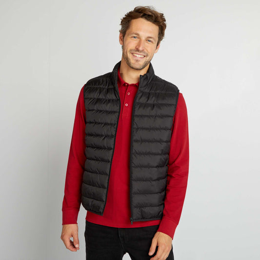 Anorak sin mangas con cuello alto negro