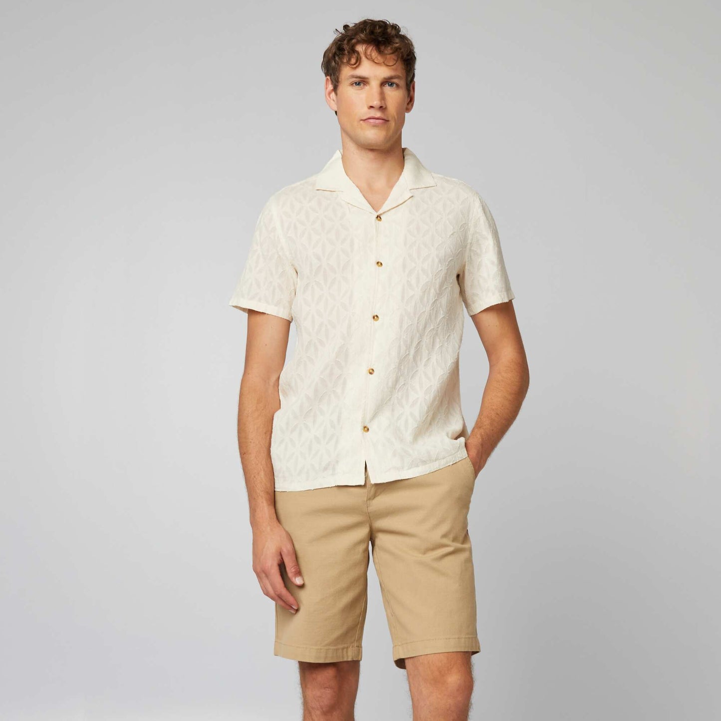 Bermudas tipo chino de sarga BEIGE