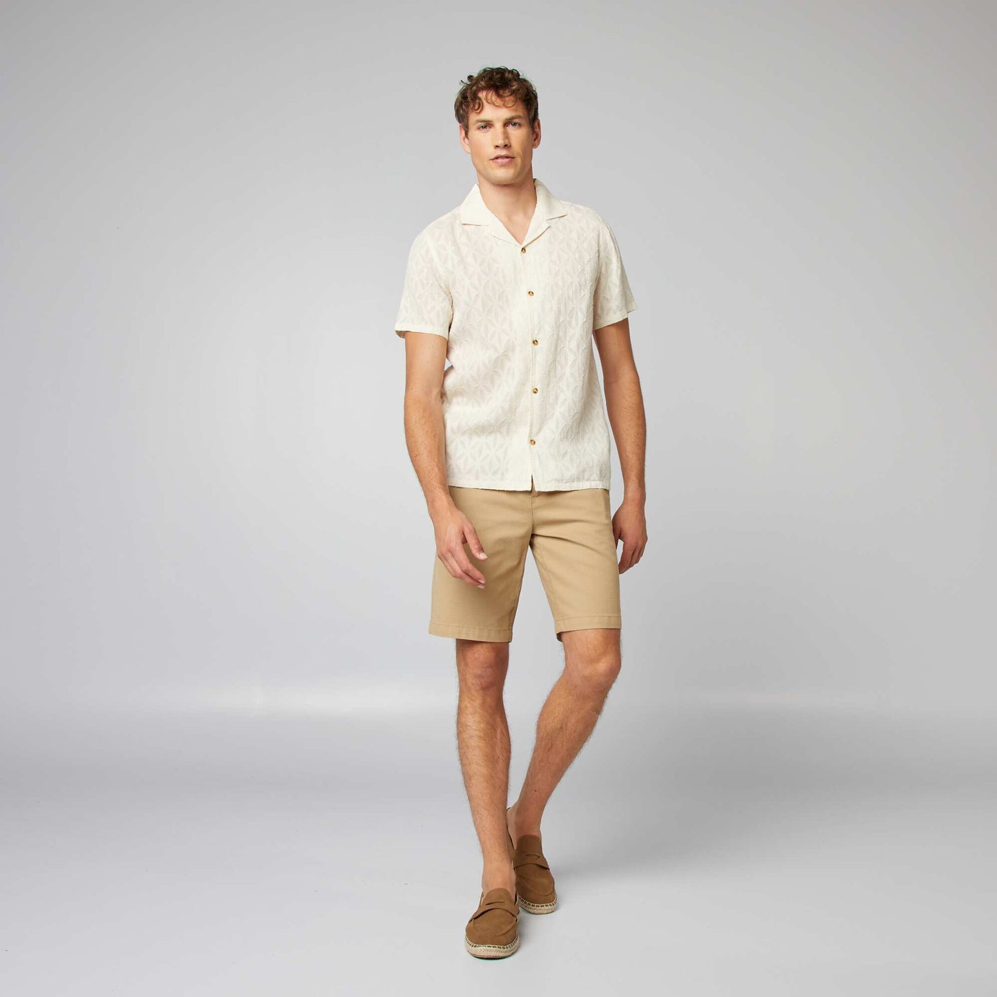 Bermudas tipo chino de sarga BEIGE