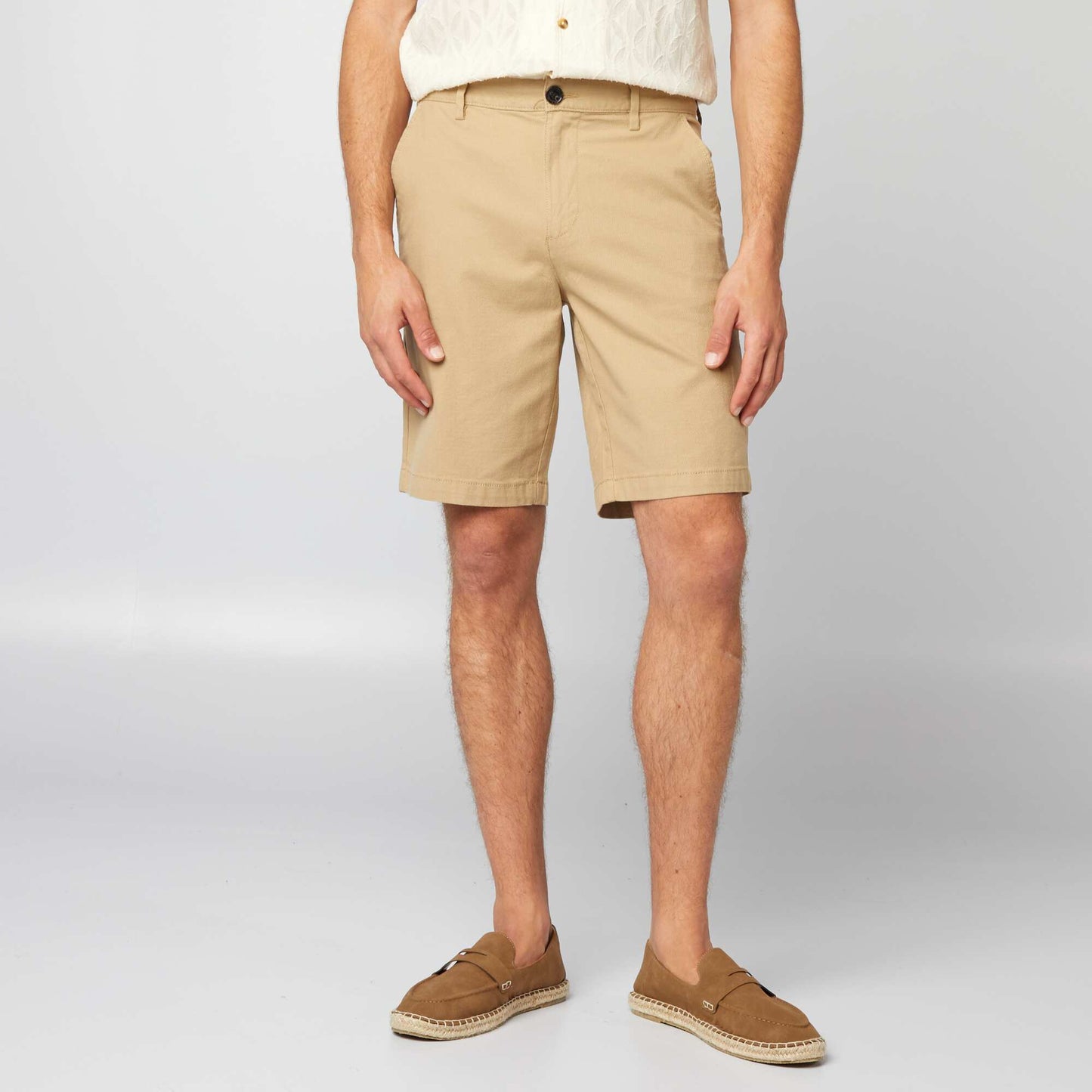 Bermudas tipo chino de sarga BEIGE