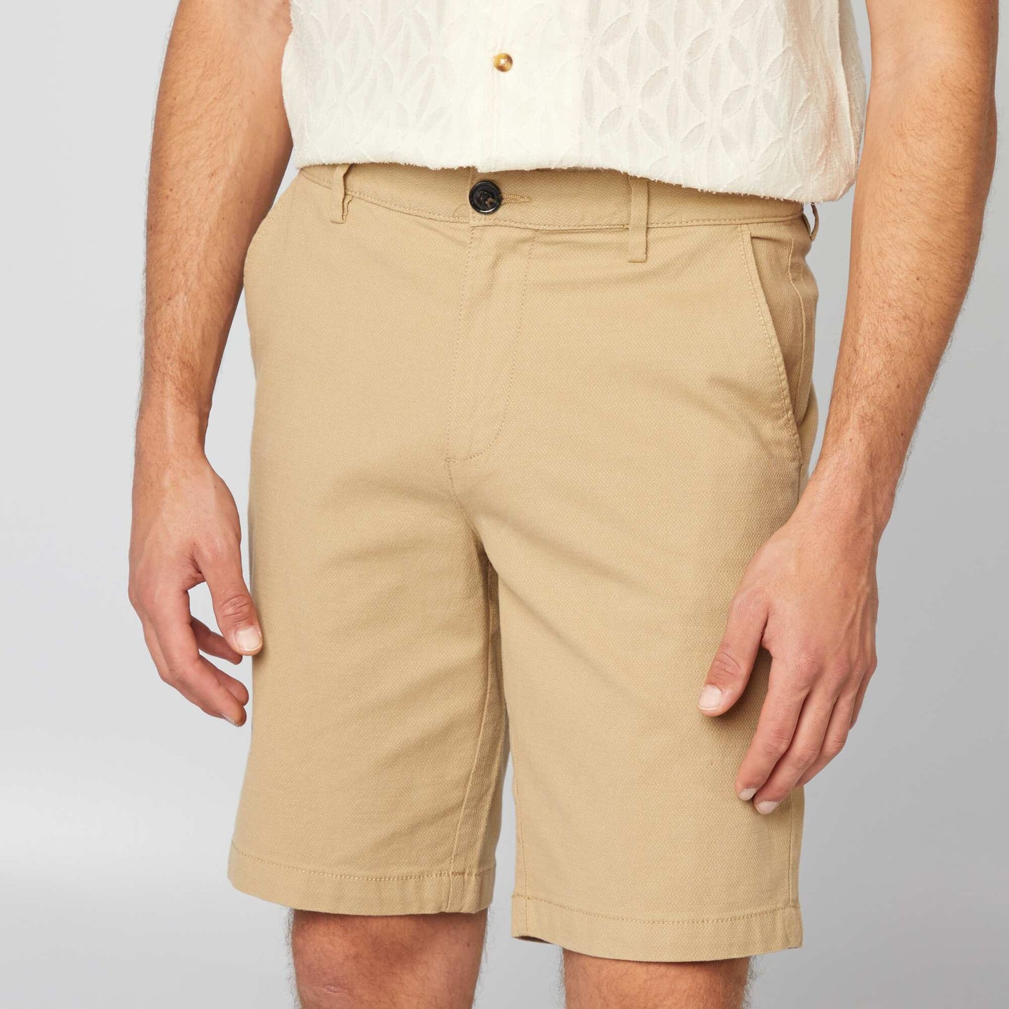 Bermudas tipo chino de sarga BEIGE