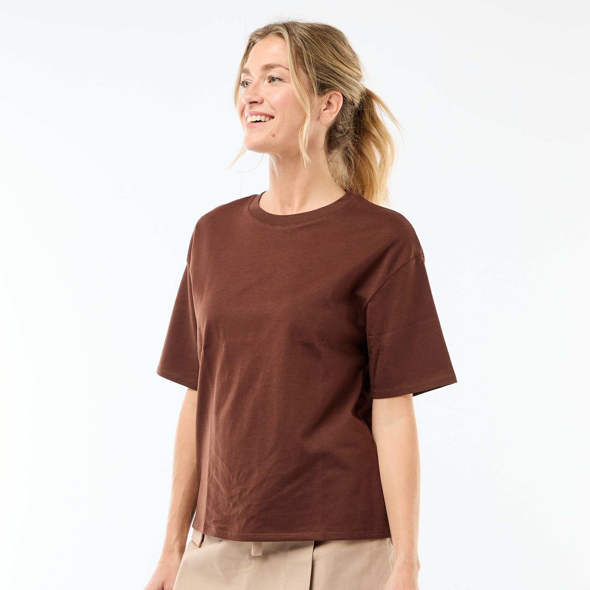 Camiseta oversize de cuello redondo MARRON