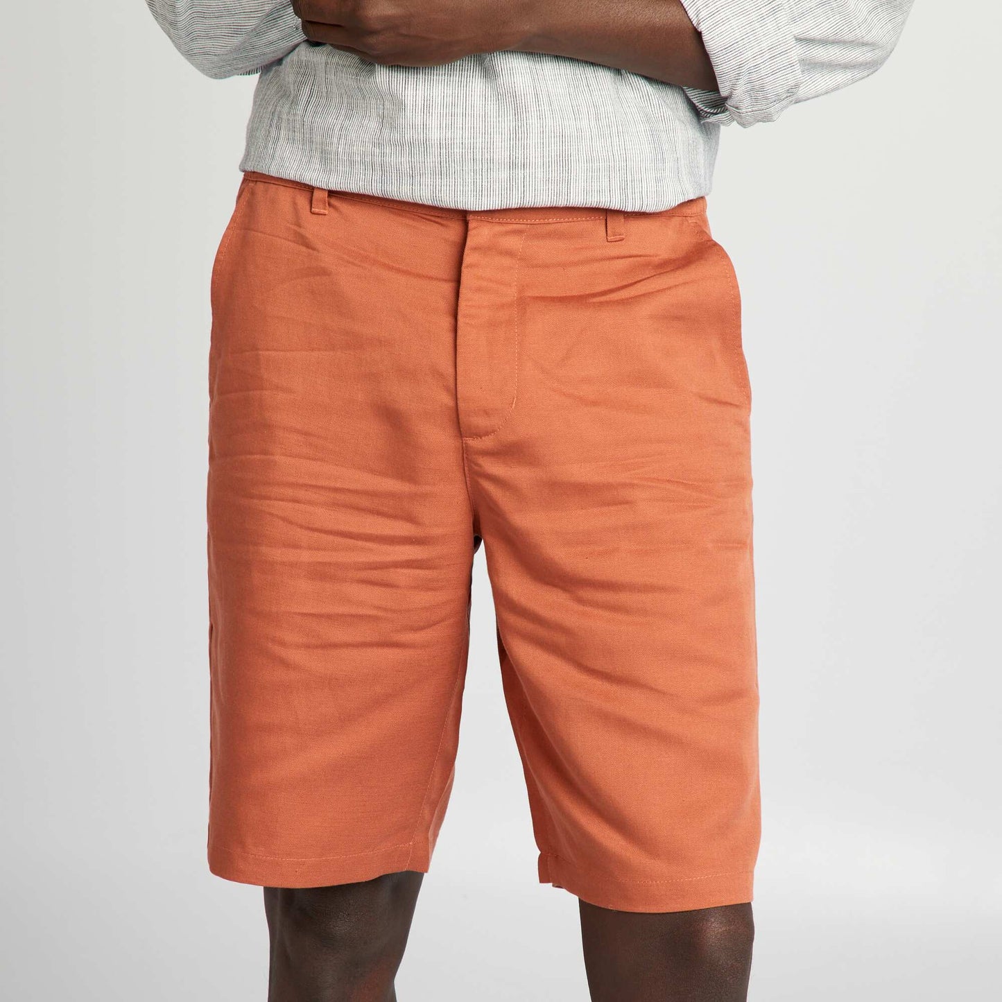 Bermudas tipo chino MARRON