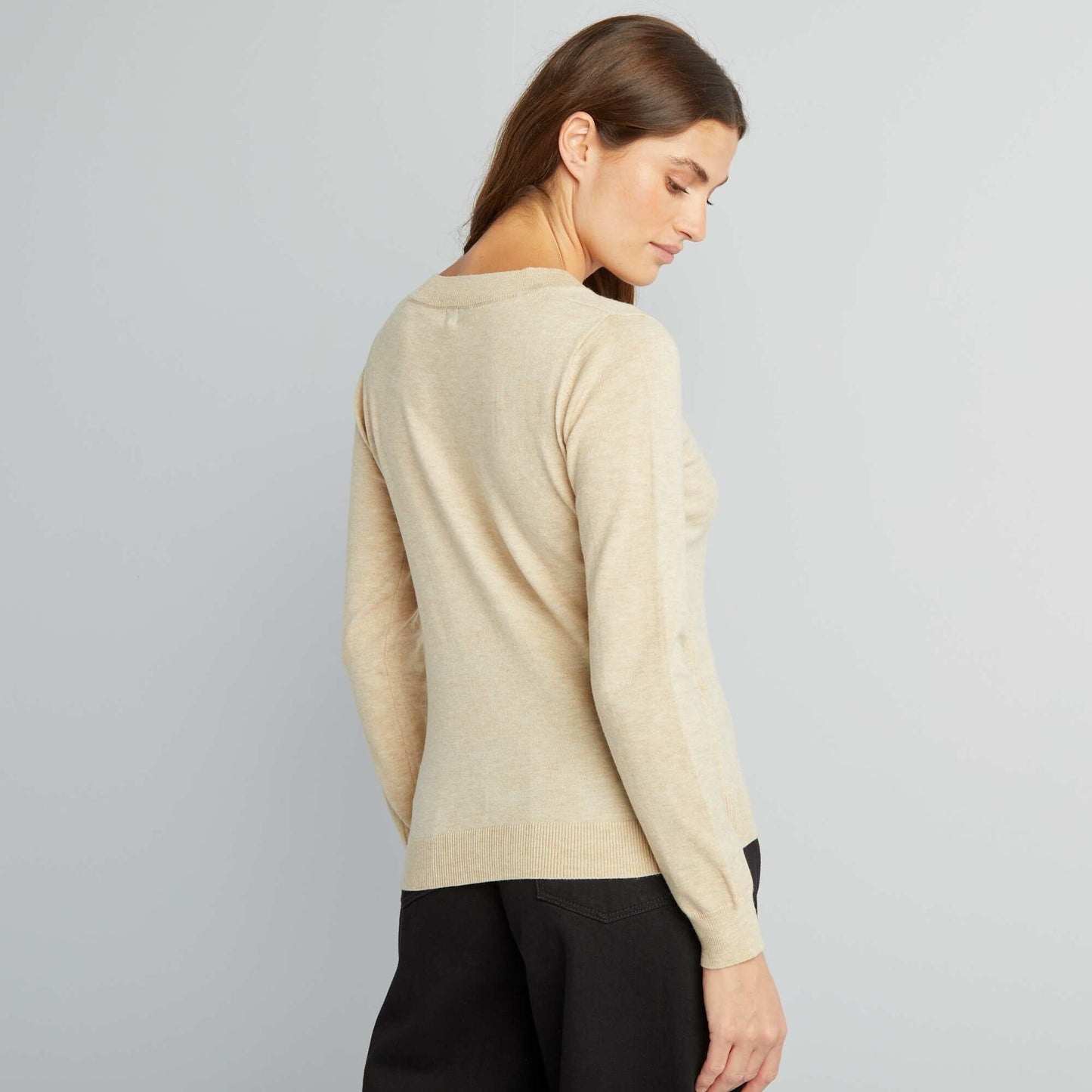 Sweater de manga larga cuello de pico BEIGE