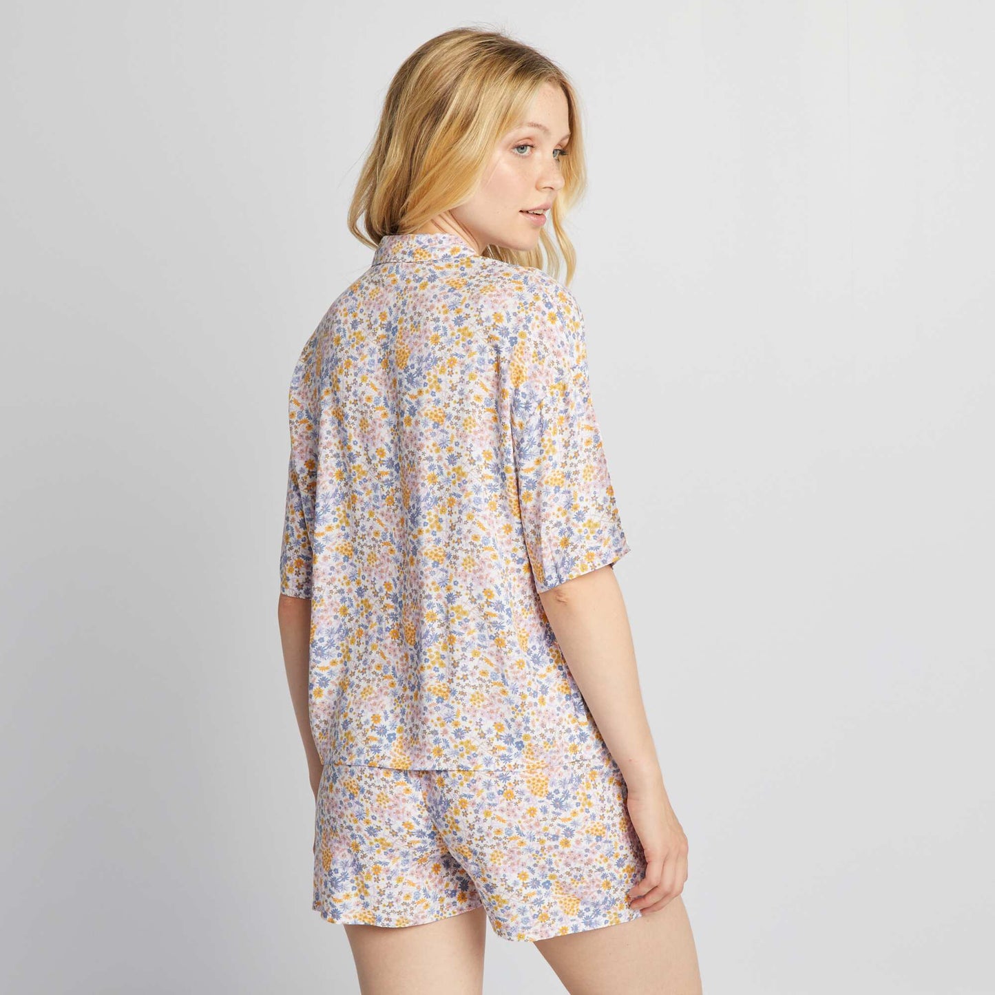 Pijama blusa y short de flores BLANCO