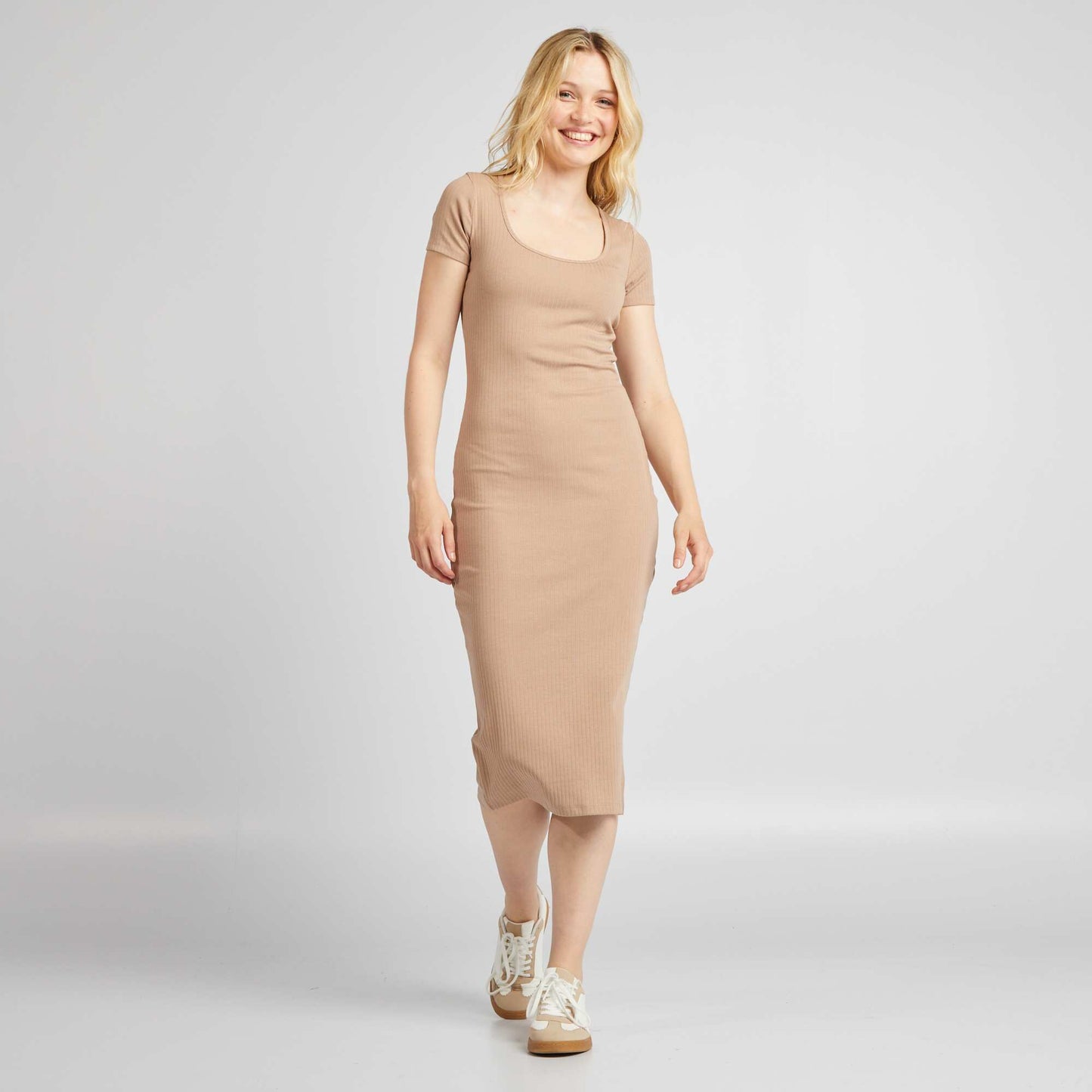 Vestido midi de punto de canalé BEIGE