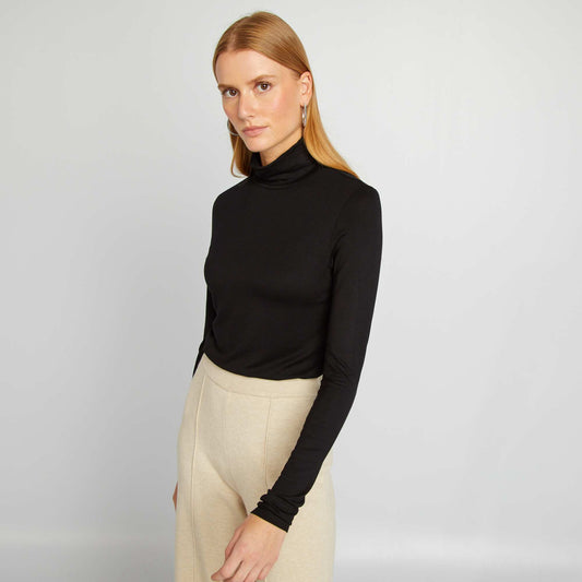 Camiseta con cuello vuelto de punto negro