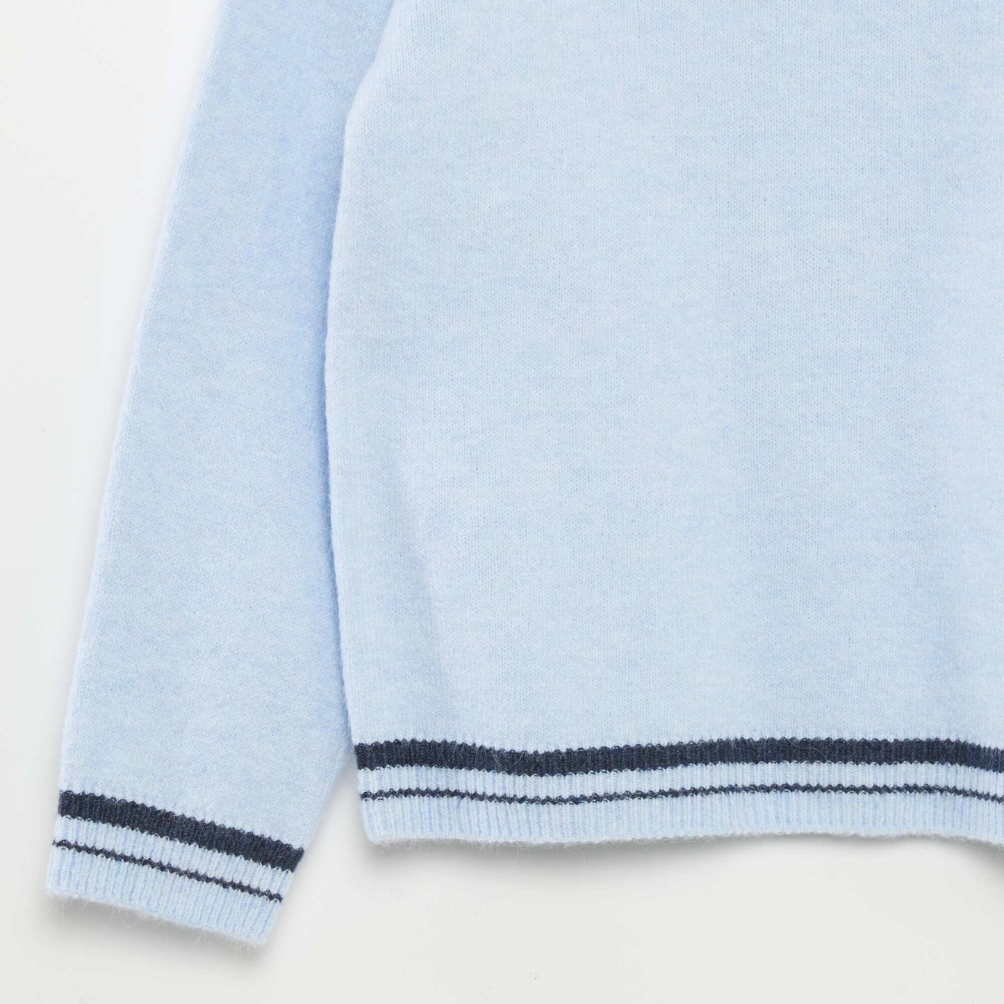 Sweater de cuello alto con rayas AZUL