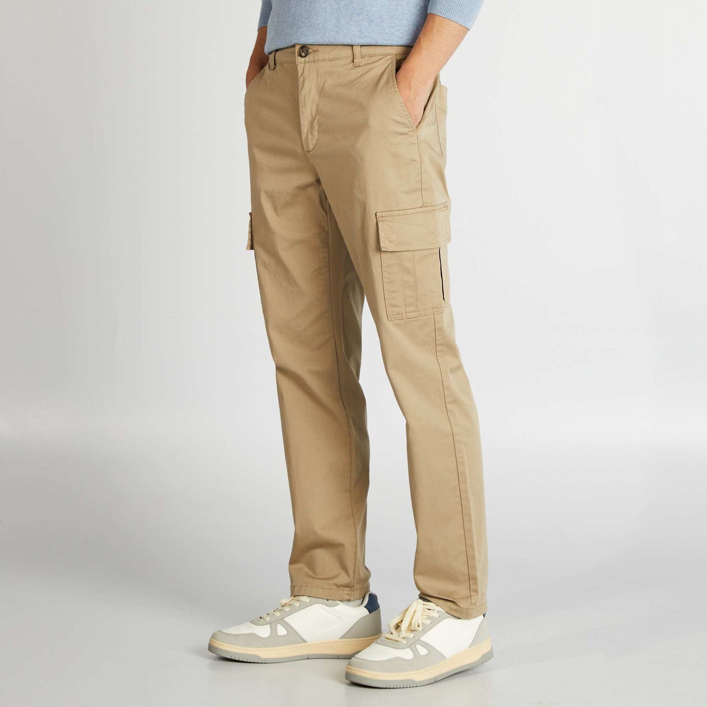 Pantalón con múltiples bolsillos corte recto BEIGE