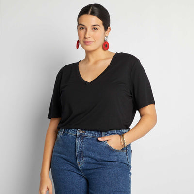 Camiseta lisa básica con cuello de pico NEGRO