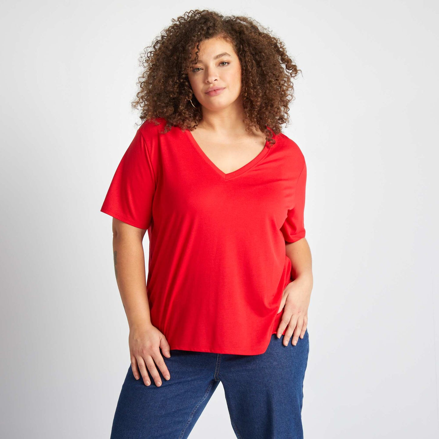 Camiseta lisa básica con cuello de pico ROJO
