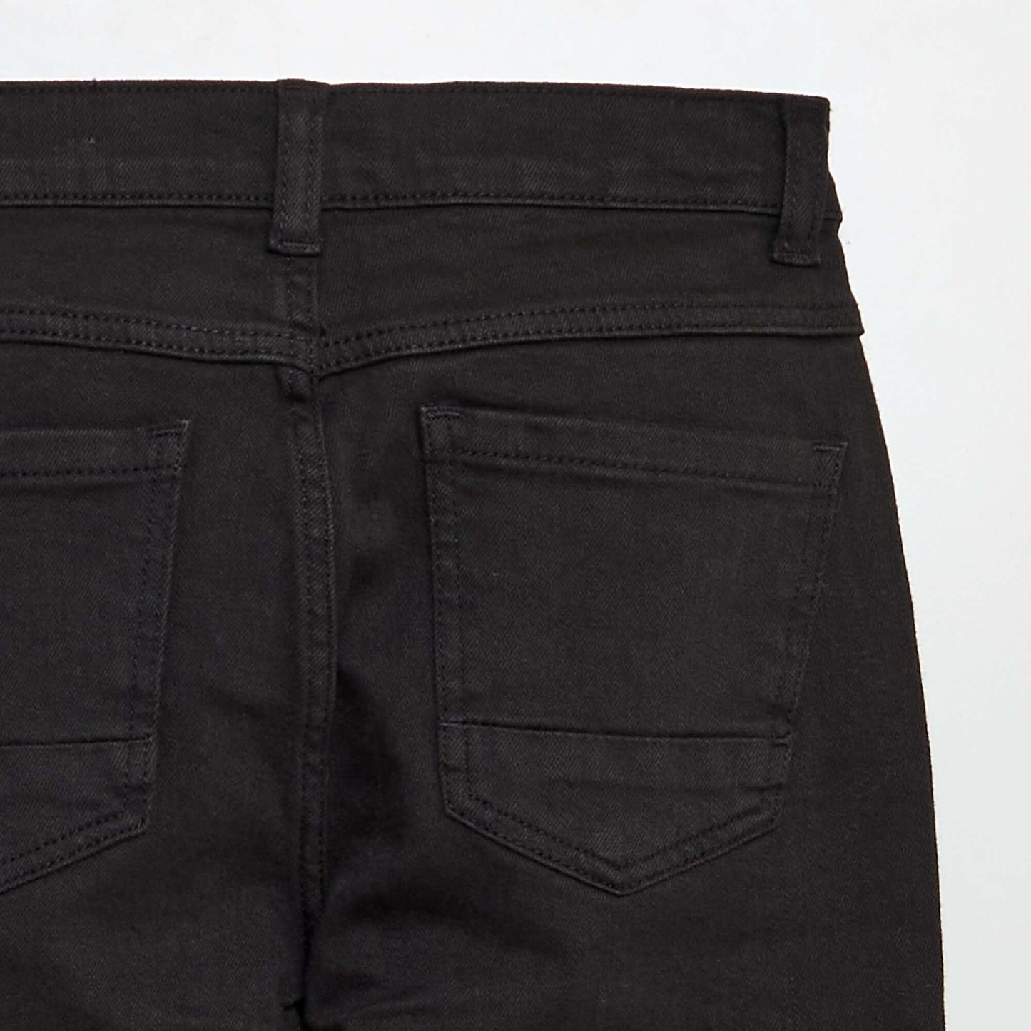 Jean regular corte recto negro