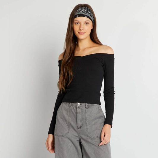 Camiseta de canalé con cuello de pico negro