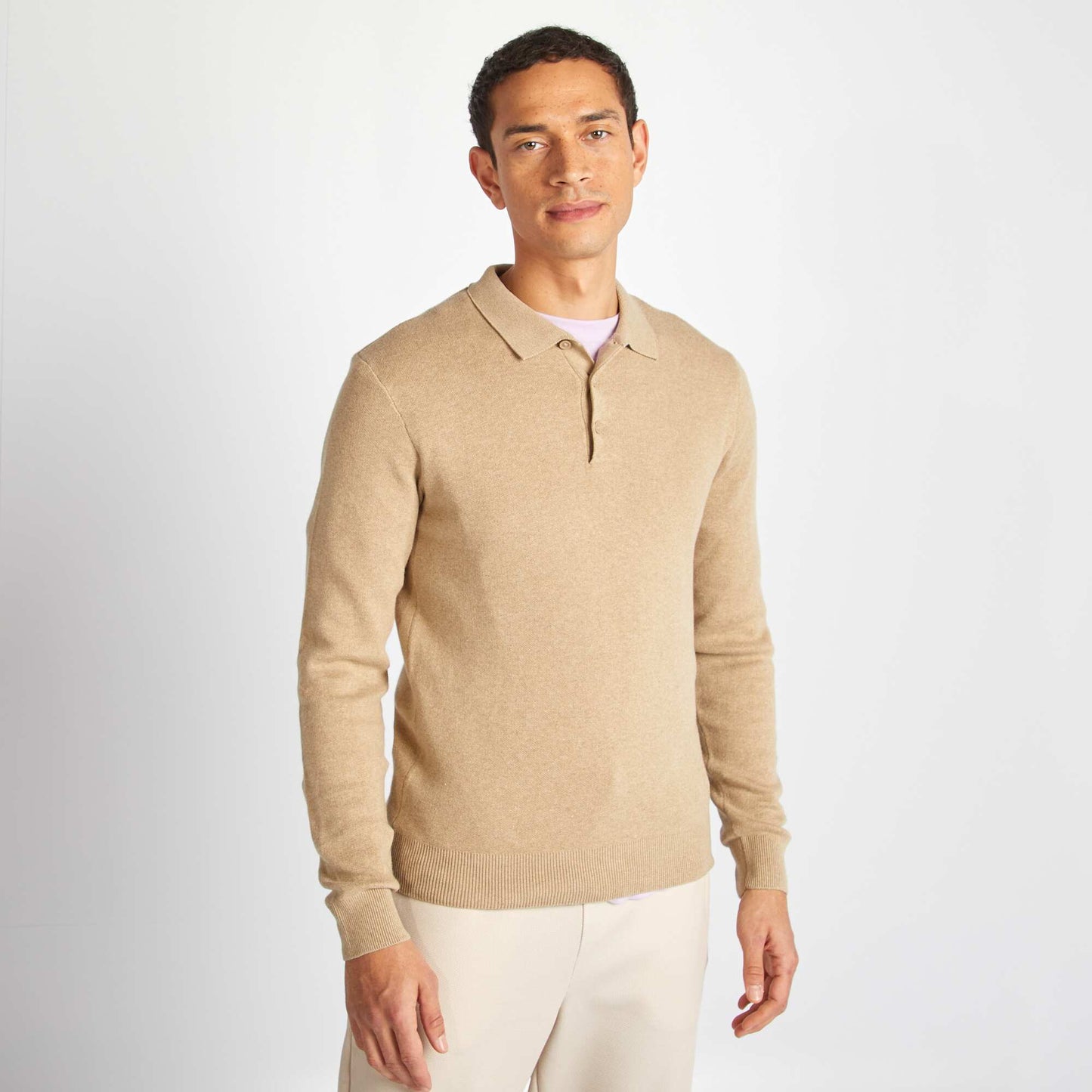 Sweater de punto fino con cuello de remera abotonado BEIGE