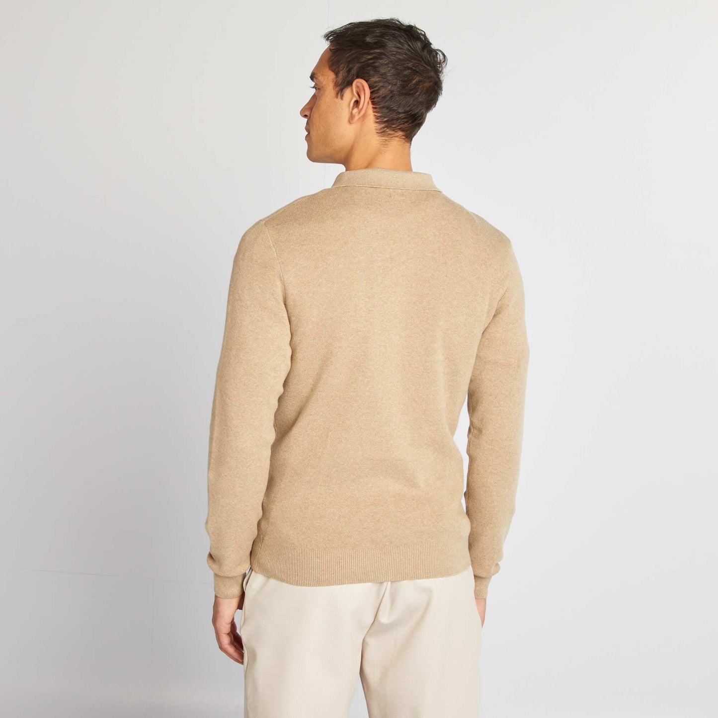 Sweater de punto fino con cuello de remera abotonado BEIGE