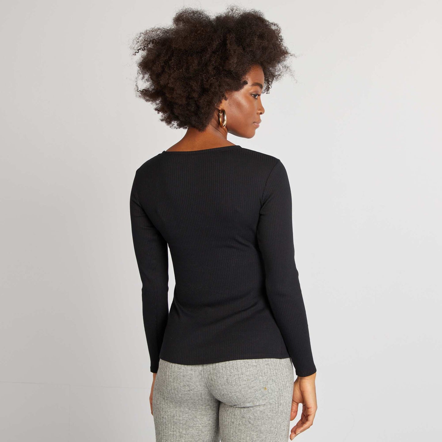 Camiseta de tejido elástico con cuello cruzado NEGRO