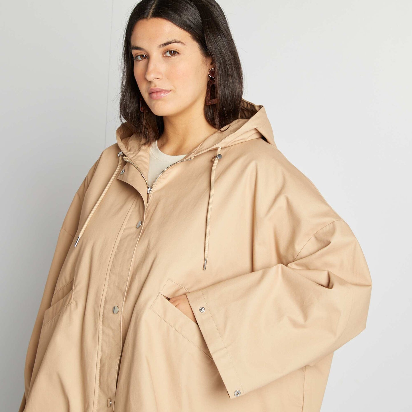 Chaqueta con capucha corte trapecio BEIGE