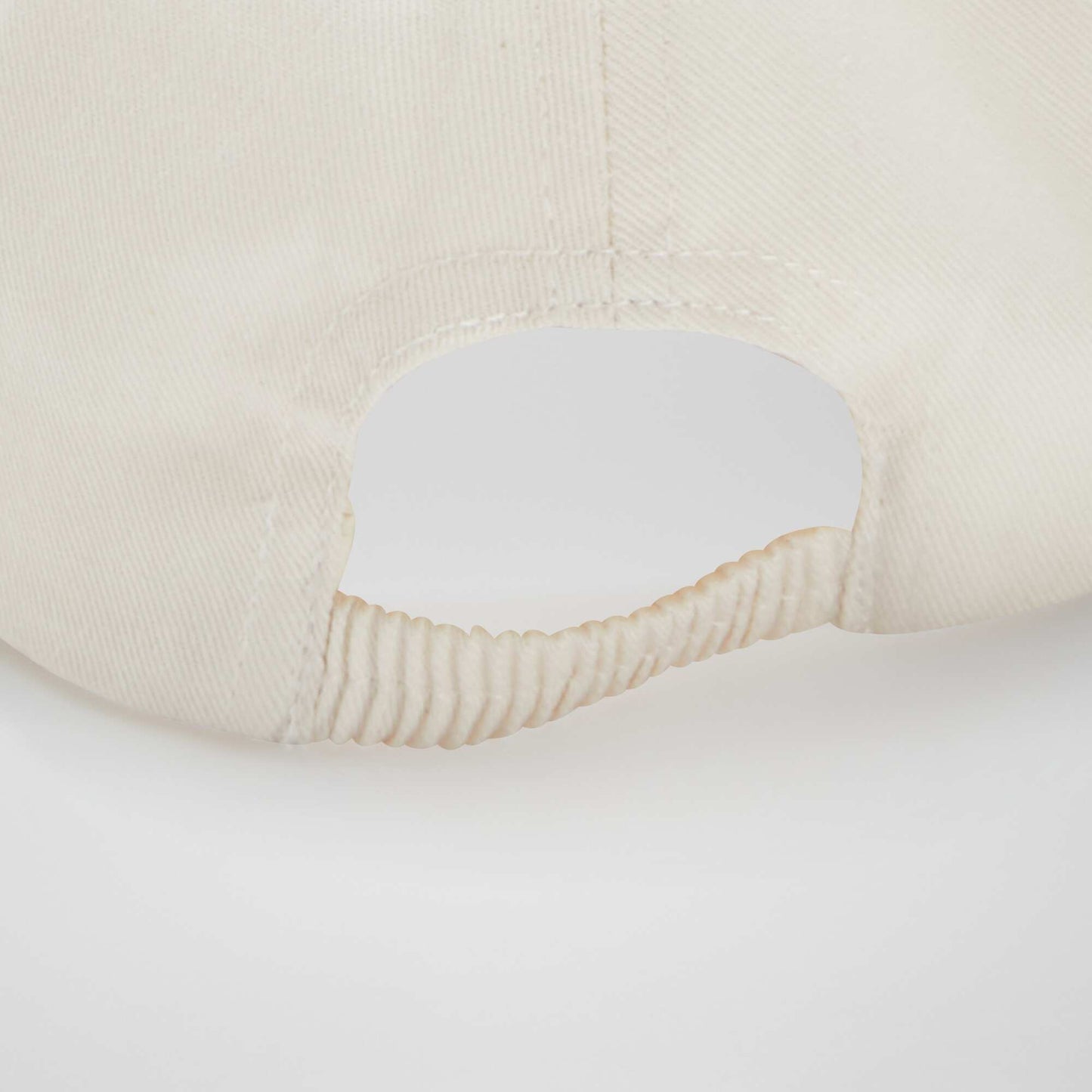 Gorra con bordado 'fresa' BLANCO