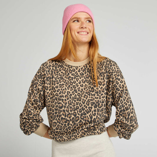 Buzo estampada con cuello redondo de animal print
