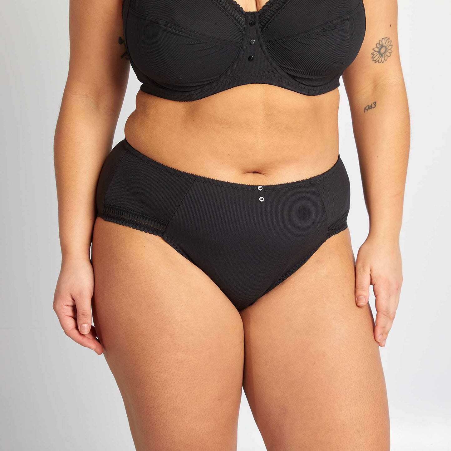 Braguita de microfibra acanalada NEGRO