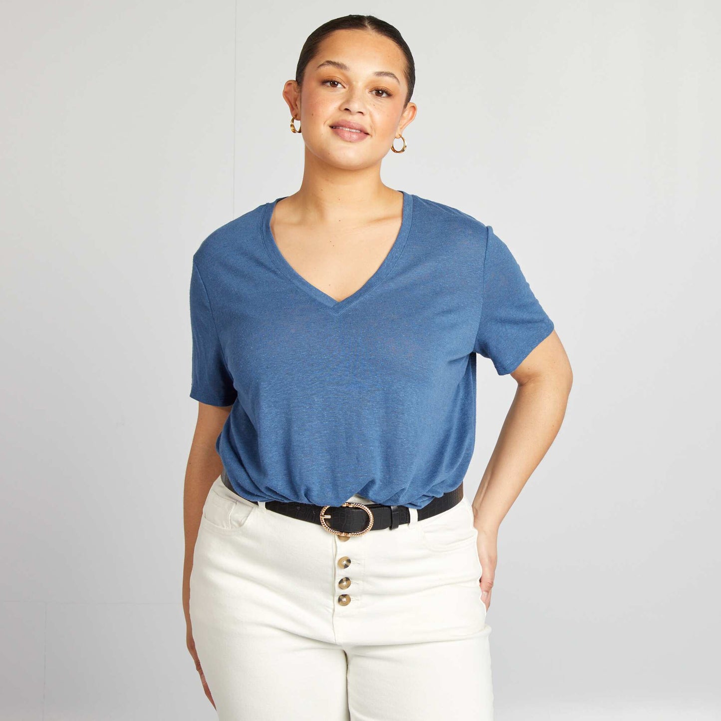 Camiseta de mezcla de lino con cuello de pico AZUL