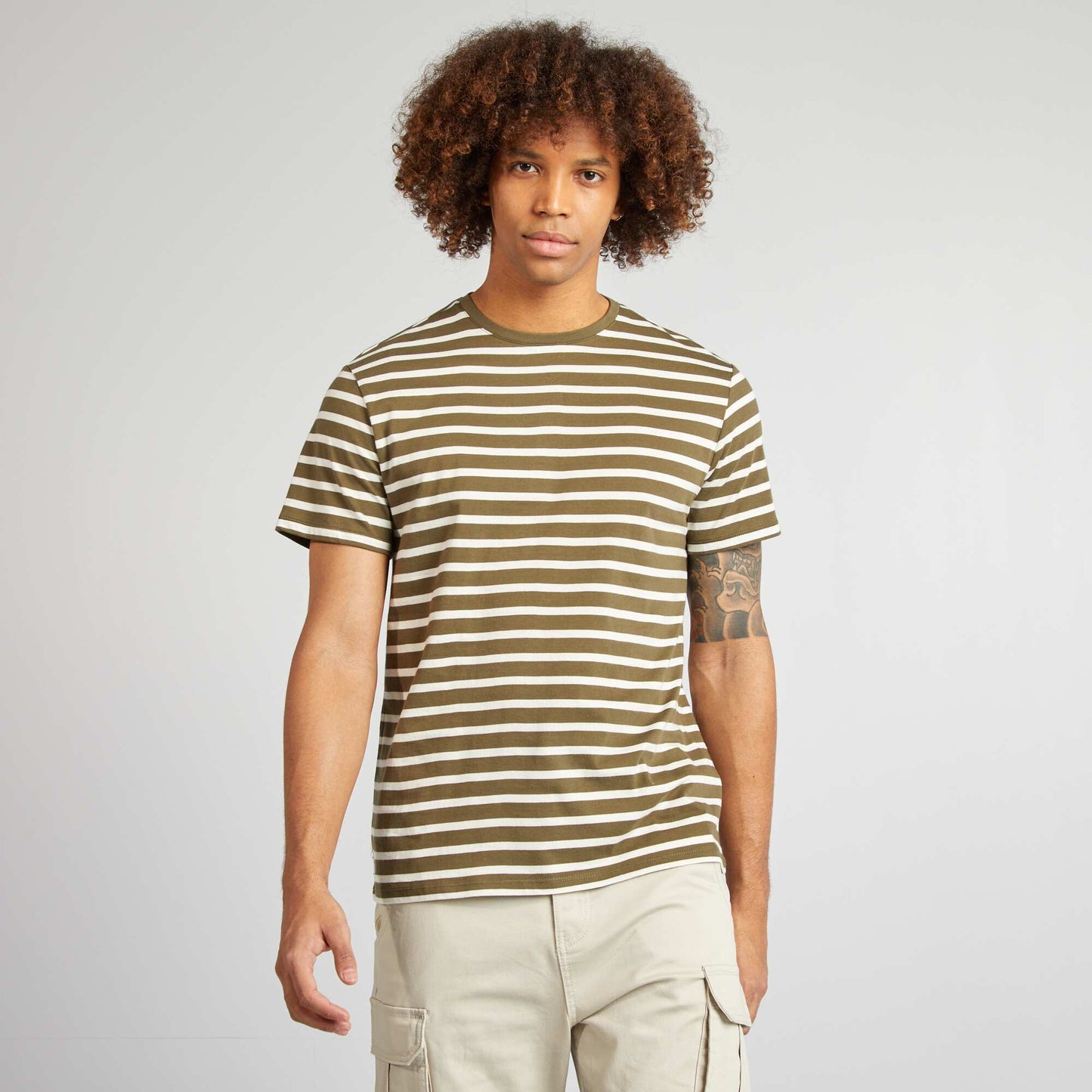 Camiseta de rayas de manga corta con cuello redondo KAKI