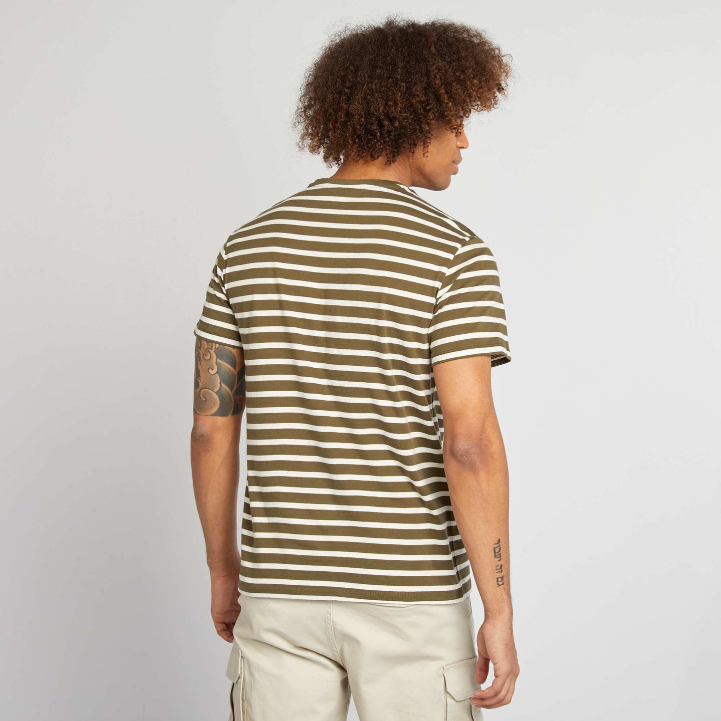 Camiseta de rayas de manga corta con cuello redondo KAKI
