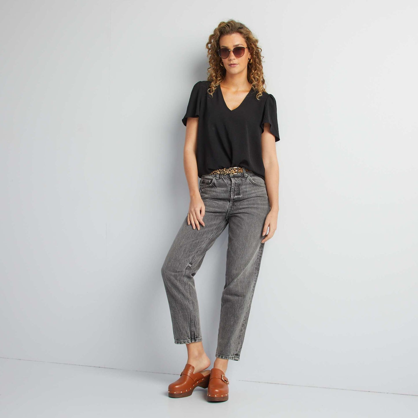 Blusa ligera con volante NEGRO