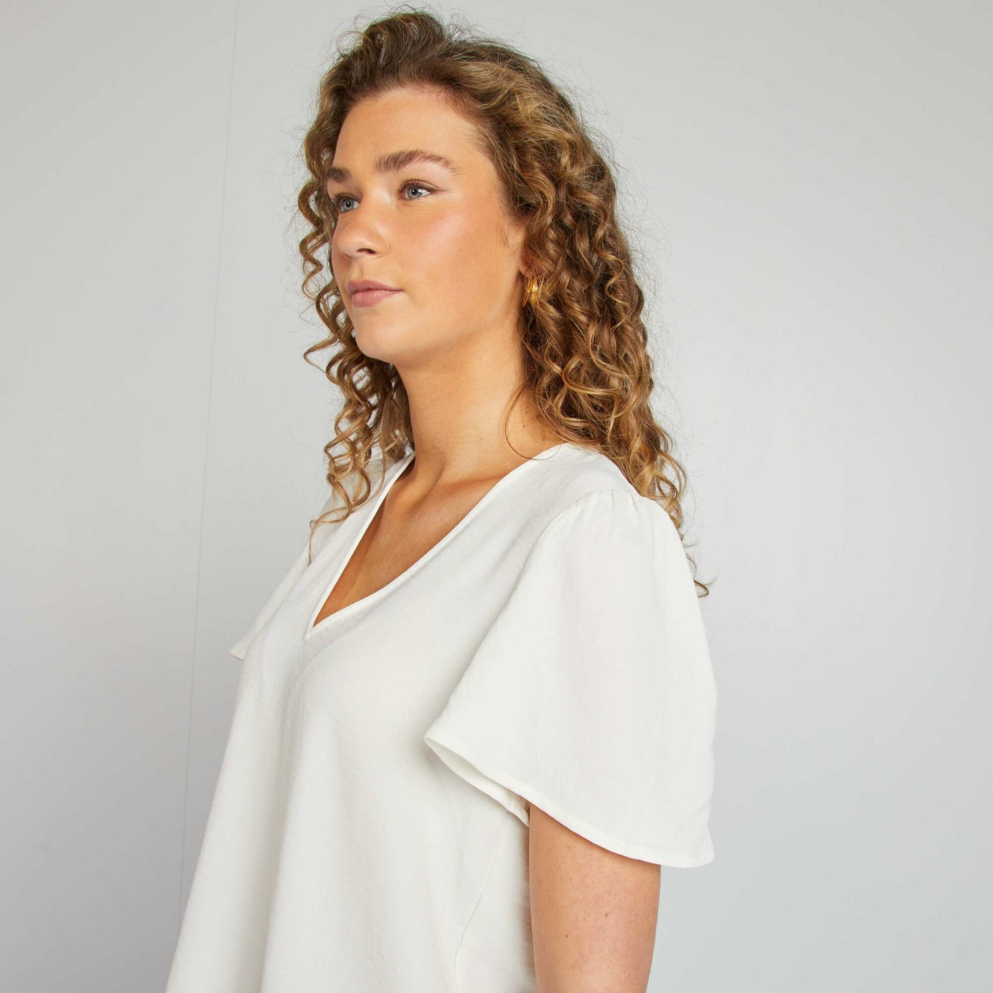 Blusa ligera con volante BLANCO
