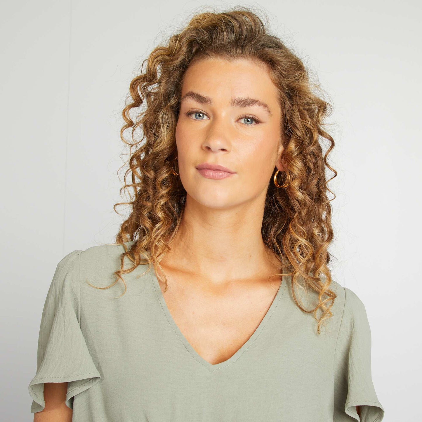 Blusa ligera con volante VERDE