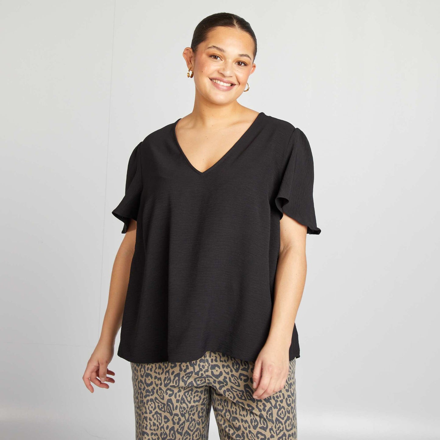 Blusa lisa de manga corta NEGRO