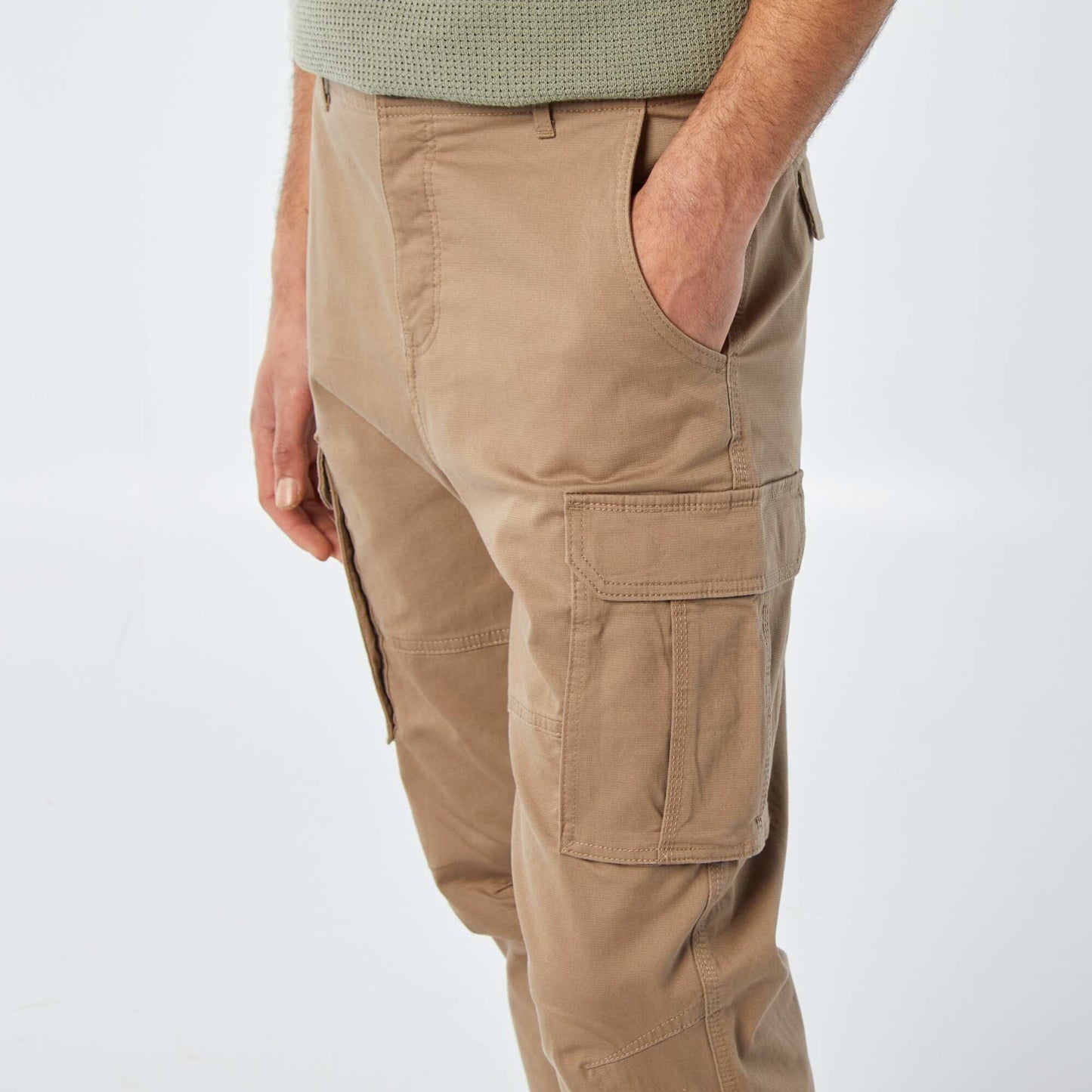 Pantalón multibolsillos de dobby MARRON