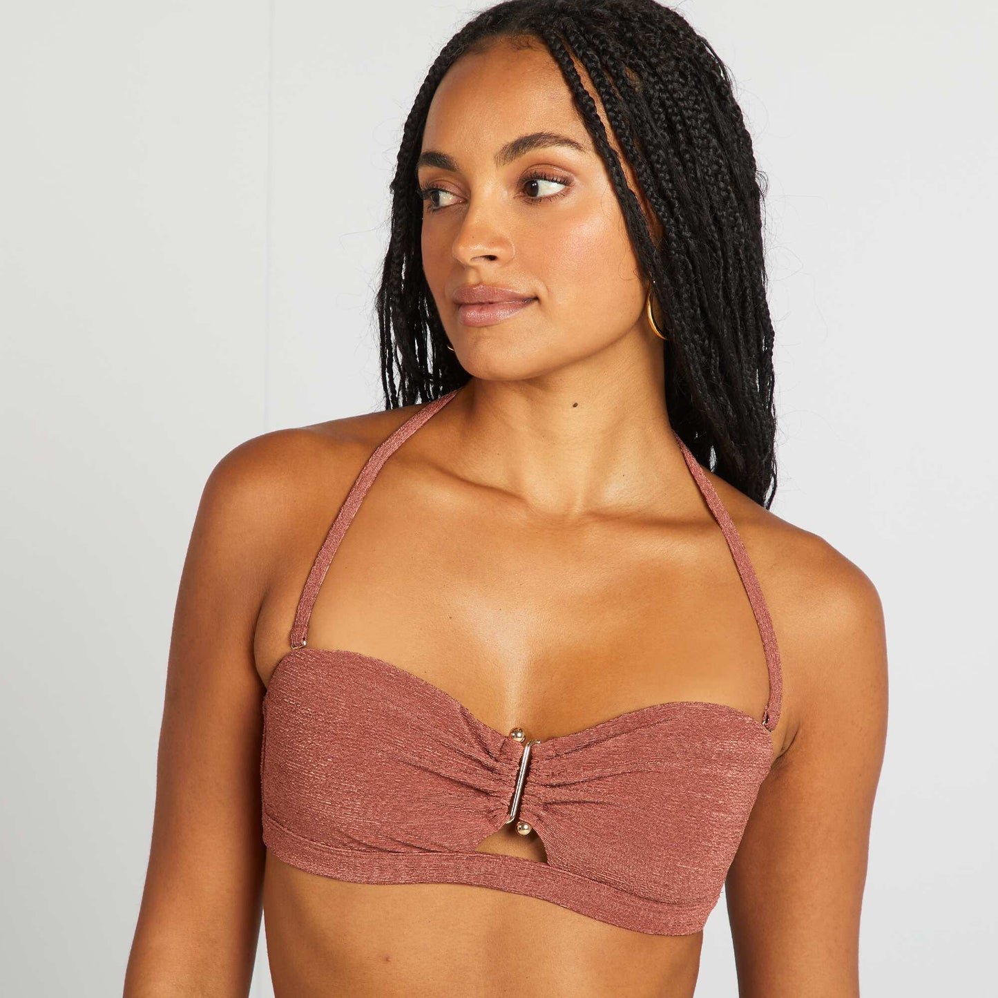 Bandeau de bikini con pedrería entre las copas MARRON