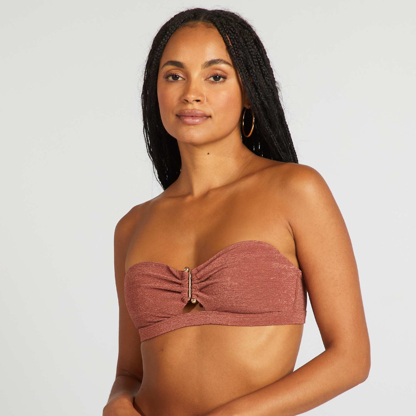 Bandeau de bikini con pedrería entre las copas MARRON