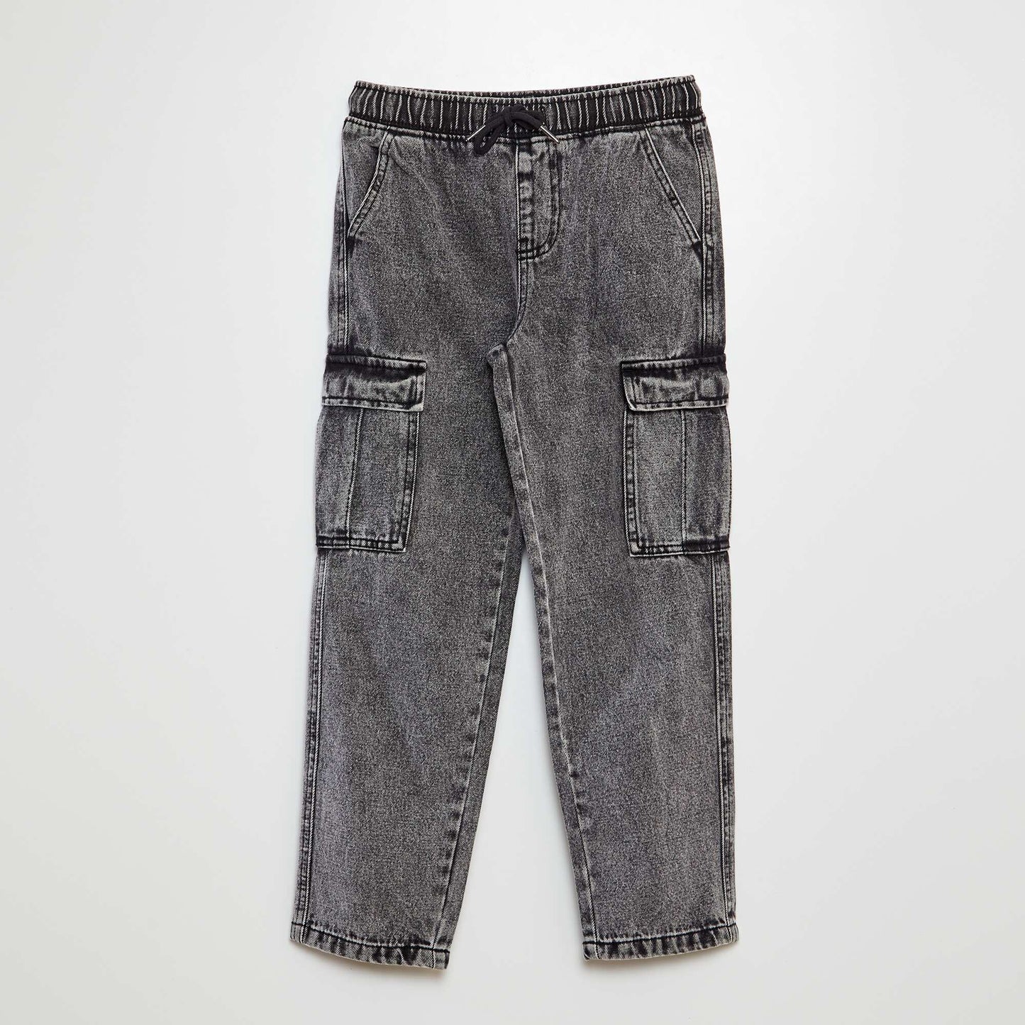 Pantalón jean con bolsillos GRIS