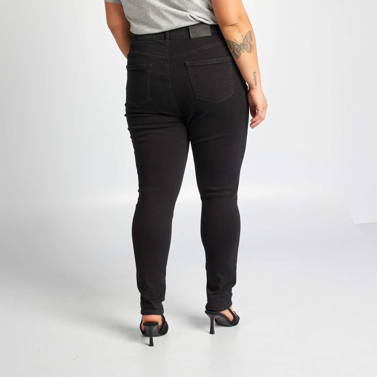 Pantalón slim elástico NEGRO